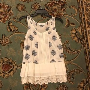 Super cute floral top for springtime